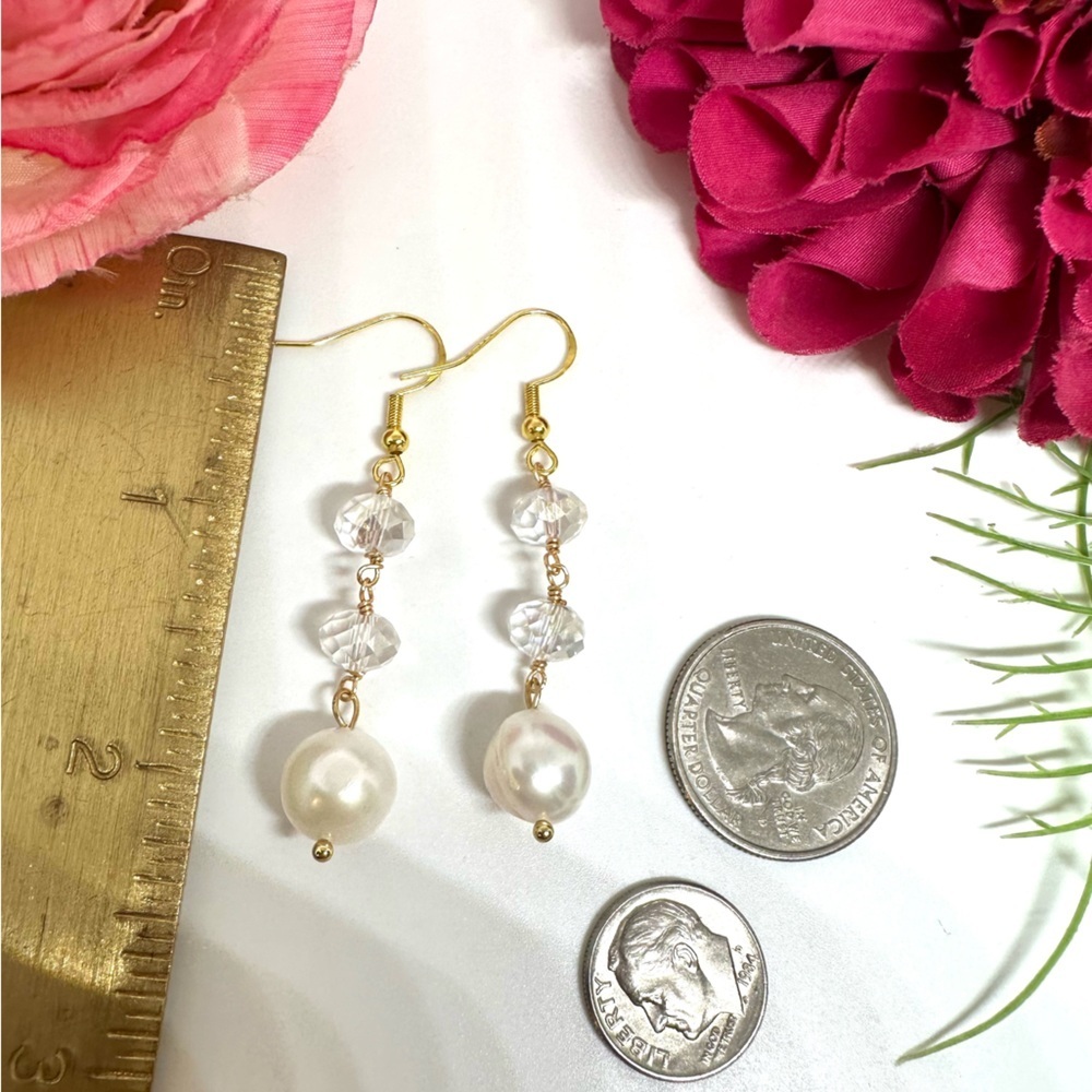 ⚜️Freshwater Pearl & Crystal Dangly Earrings - Picture 3 of 5